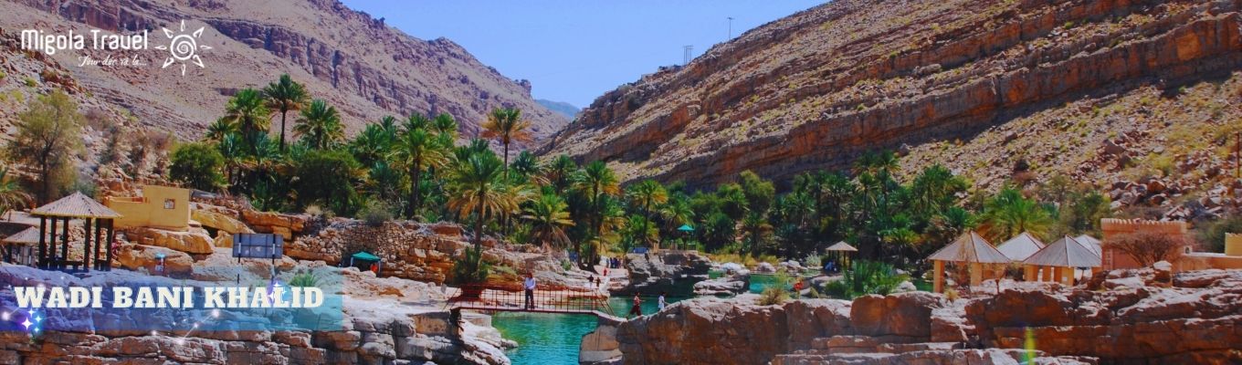 Wadi Bani Khalid là thung lũng nổi tiếng nhất ở khu vực Sharqiyah, nơi có nhiều ốc đảo và các hồ nước tuyệt đẹp. Một đặc điểm của các ốc đảo này là chúng được bao quanh bởi rất nhiều cây xanh.