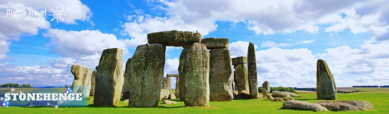 Di tích ẩn chưa nhiều bí ẩn chưa có lời giải cho đến tận ngày nay. Theo các nghiên cứu, bãi đá Stonehenge có niên đại cách đây 4.000 – 5.000 năm vào cùng thời điểm với các kim tự tháp tại Ai Cập.