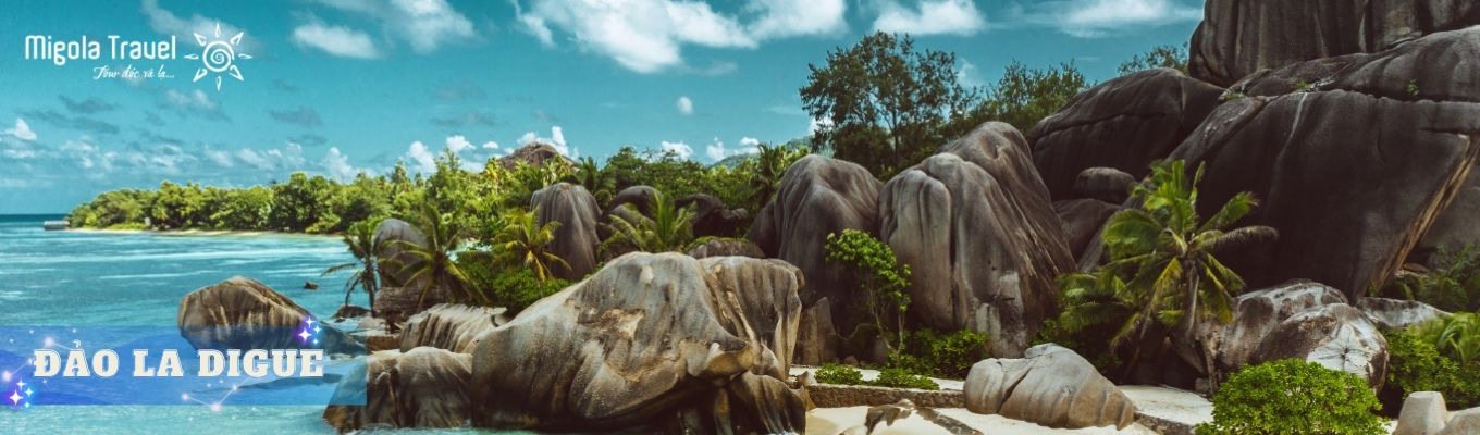 •	Dạo bước giữa những khối đá granit khổng lồ trên bãi biển Anse Source d’Argent – một trong những bãi biển được chụp ảnh nhiều nhất thế giới nhờ khung cảnh hoang sơ, ấn tượng