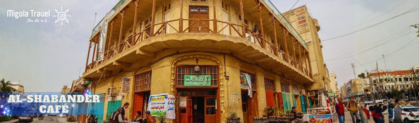 Tiệm cà phê Al-Shabander, thành lập từ năm 1904, nằm trên một trong những con phố sách cổ kính bậc nhất thế giới, nơi đây cũng gắn liền với hình tượng chàng Sinbad – nhân vật huyền thoại được cho là đã khởi nguồn cho những chuyến hải trình phiêu lưu kỳ thú của mình từ chính vùng đất này.