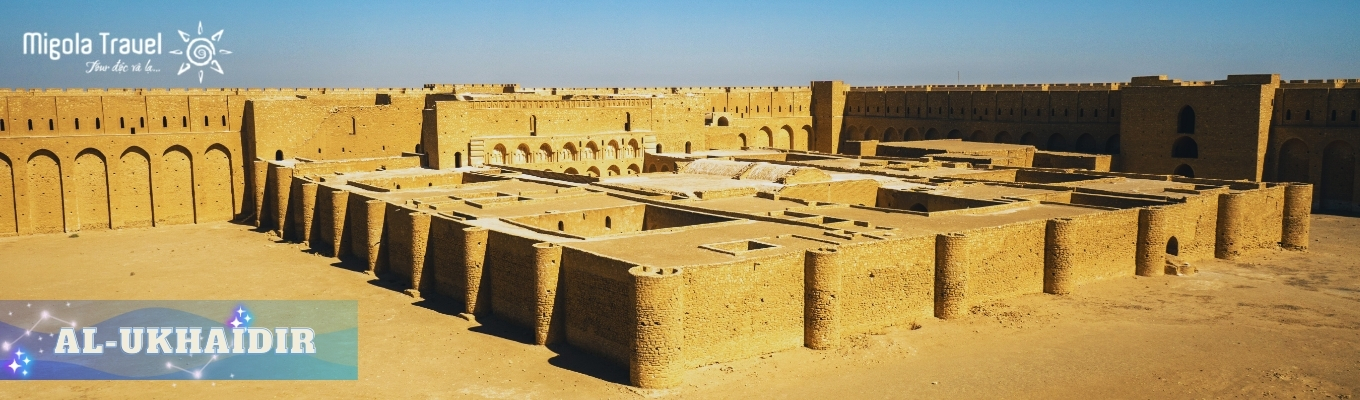 Pháo đài Al-Ukhaidir được xây dựng năm 775 với kiến trúc khác biệt hoàn toàn so với các công trình có công năng tương tự trong Thế giới Ả Rập vào thời điểm đó.