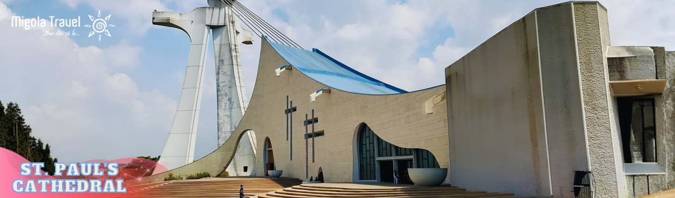 Nhà thờ Thánh Paul (St. Paul's Cathedral): Đây là một trong những công trình kiến trúc nổi bật nhất của Abidjan. Được hoàn thành vào thập niên 1980, nhà thờ gây ấn tượng bởi thiết kế hiện đại và hình dáng độc đáo