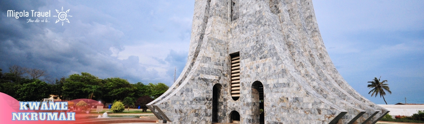 Công trình được xây dựng nhằm tôn vinh Tổng thống Kwame Nkrumah – người được xem là cha đẻ của nền độc lập Ghana và là một trong những nhà lãnh đạo có ảnh hưởng lớn nhất của phong trào giải phóng châu Phi thế kỷ XX.