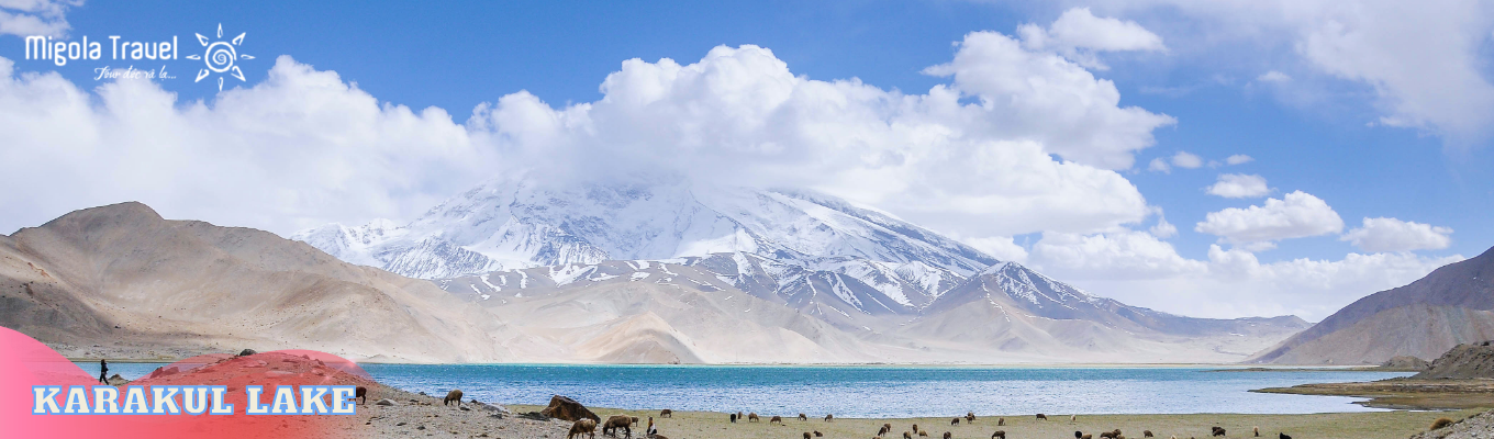 Karakul là hồ nước trên núi cao nằm ở độ cao khoảng 3.600 m so với mực nước biển, hùng vĩ trên cao nguyên Pamir. Hồ được hình thành từ quá trình kiến tạo địa chất hàng triệu năm trước và nổi tiếng với khung cảnh thiên nhiên nguyên sơ, phản chiếu hình ảnh những đỉnh núi phủ tuyết quanh năm.